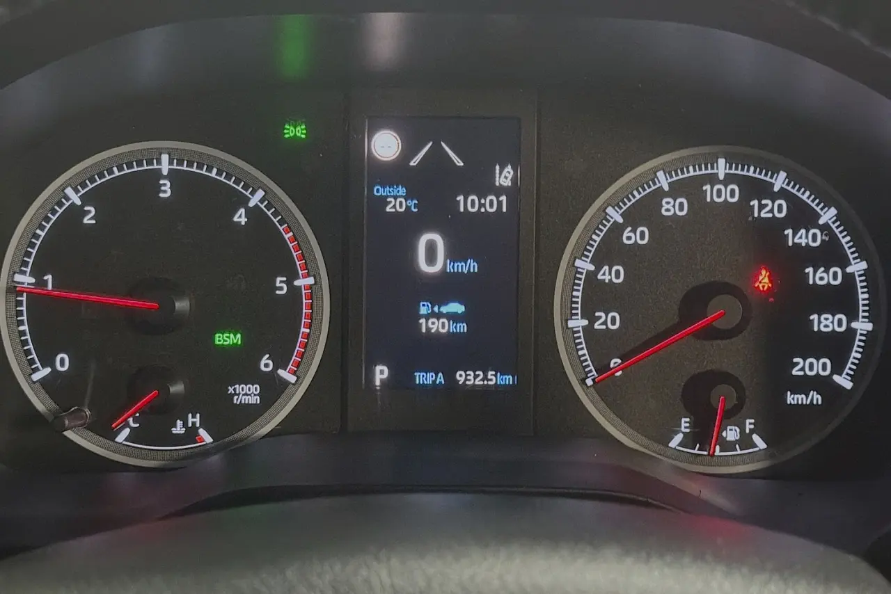 2019 Toyota Hiace Gallery Image 21