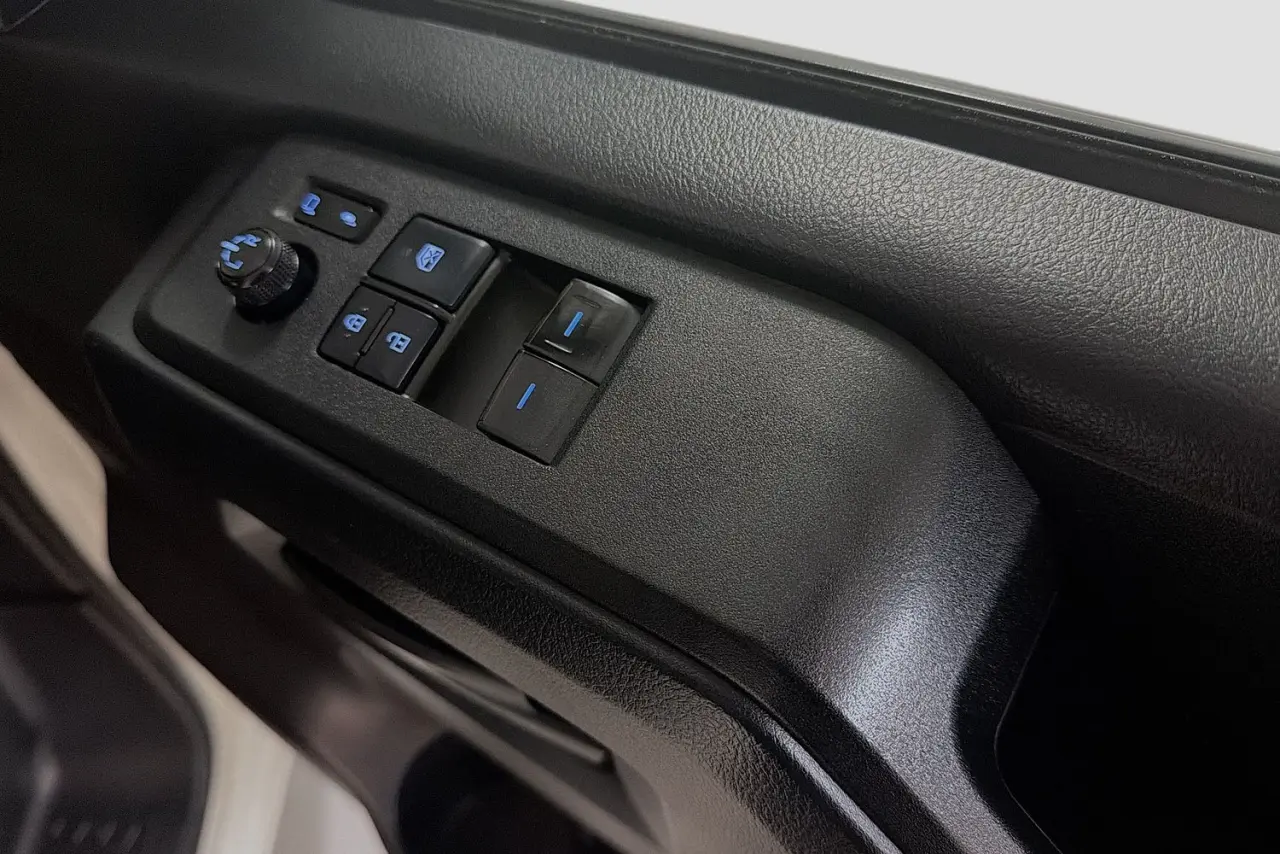 2019 Toyota Hiace Gallery Image 23