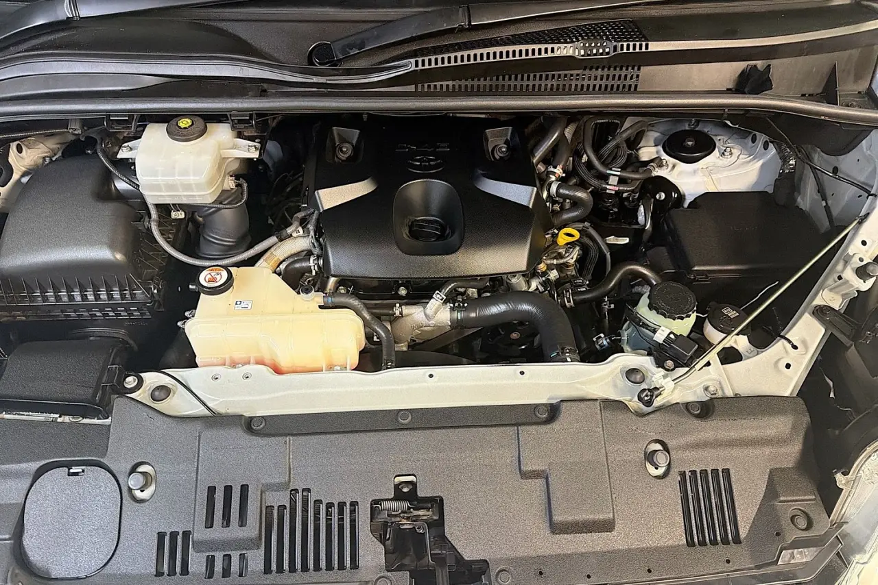 2019 Toyota Hiace Gallery Image 28