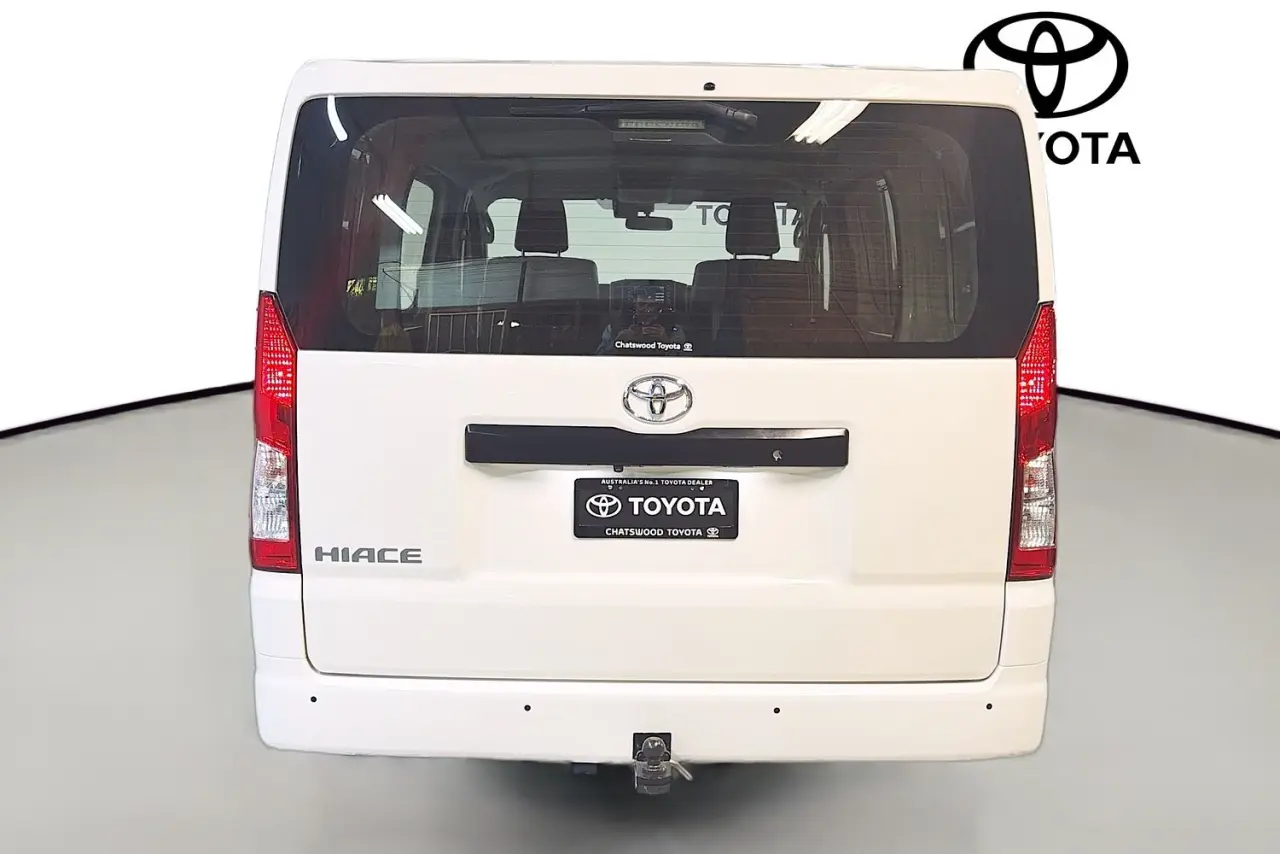 2019 Toyota Hiace Gallery Image 7