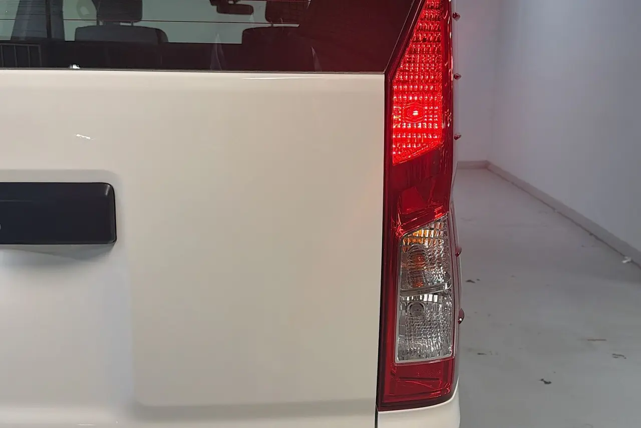 2019 Toyota Hiace Gallery Image 9