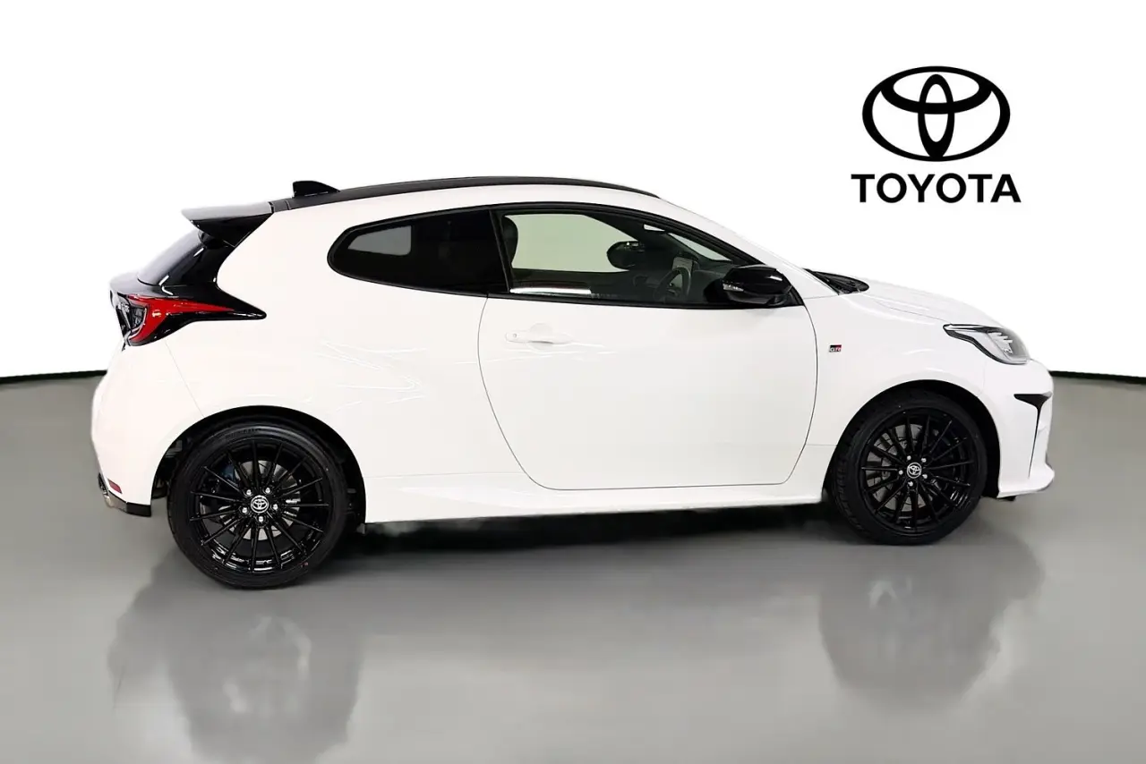 2021 Toyota Yaris Gallery Image 11