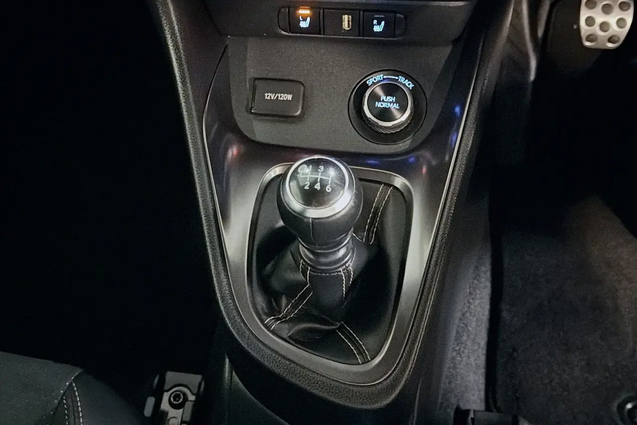 2021 Toyota Yaris Gallery Image 18