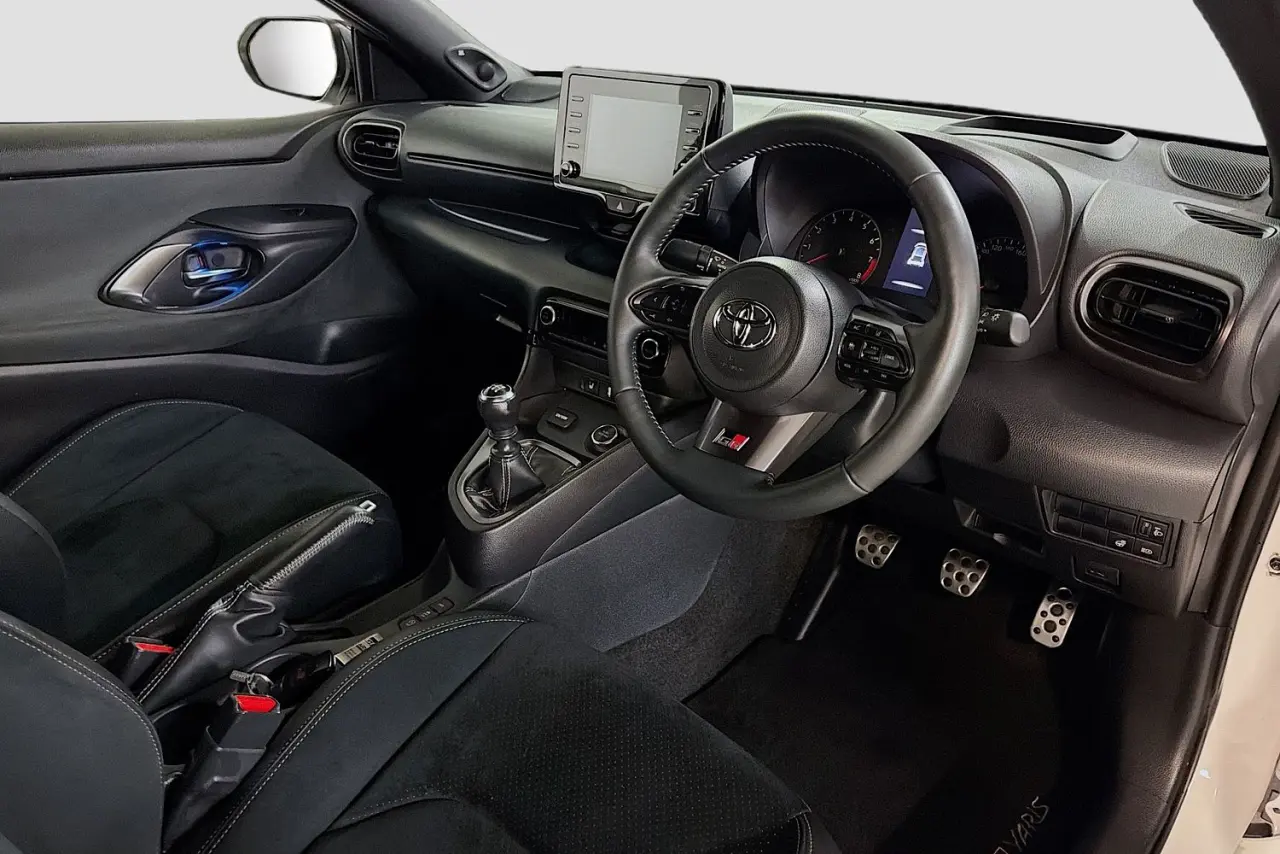 2021 Toyota Yaris Gallery Image 23