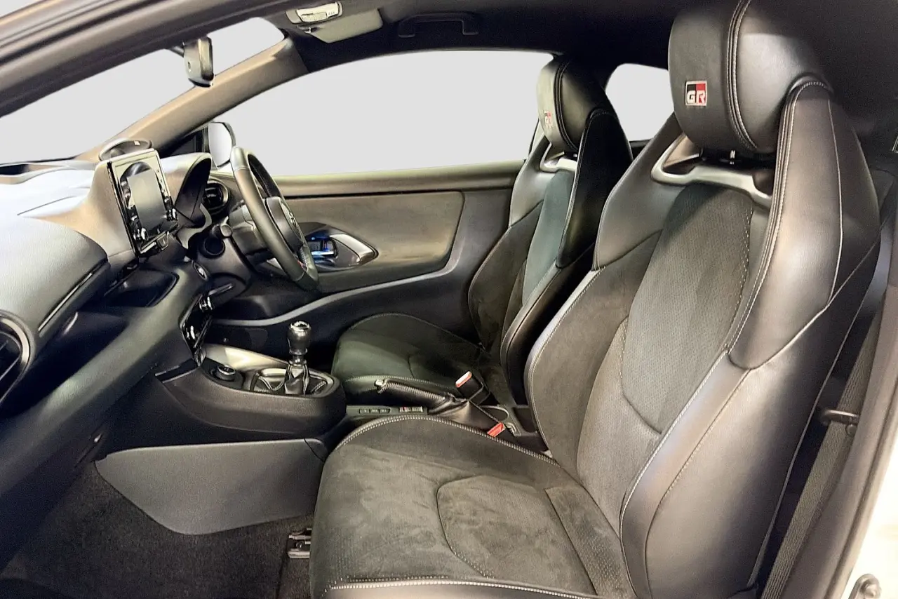 2021 Toyota Yaris Gallery Image 25