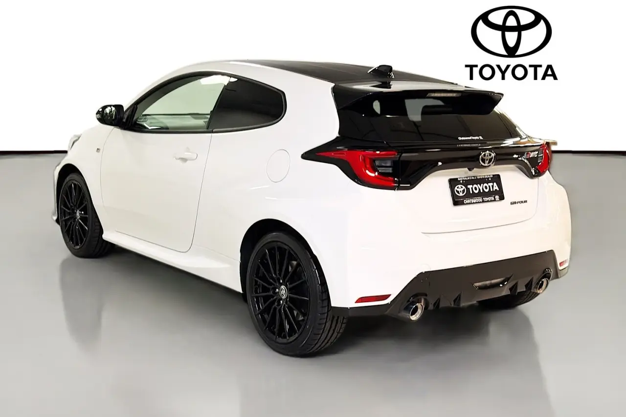 2021 Toyota Yaris Gallery Image 6