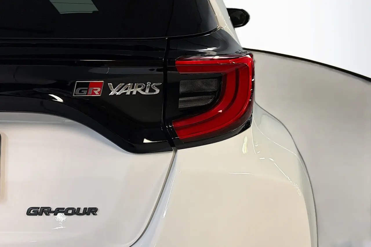 2021 Toyota Yaris Gallery Image 9