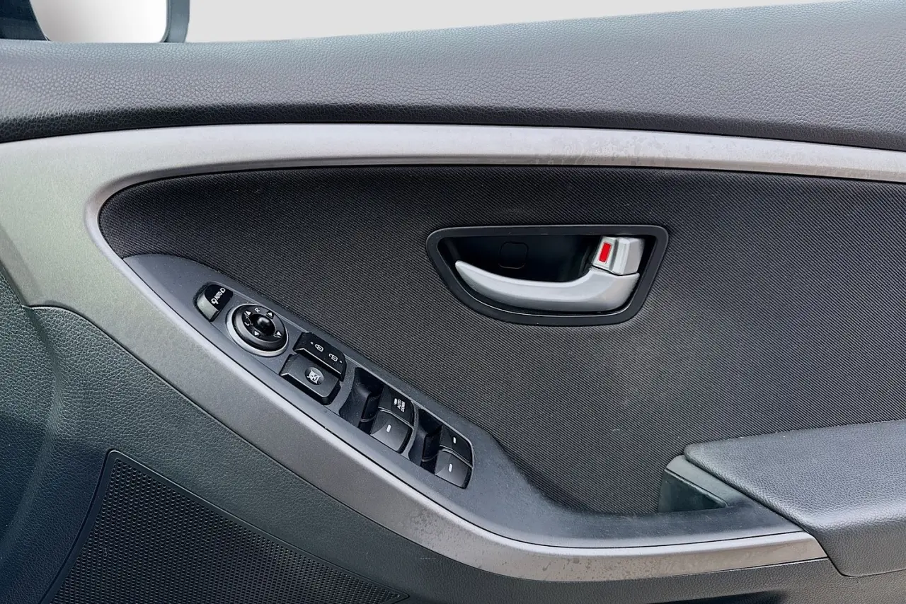 2016 Hyundai i30 Gallery Image 22