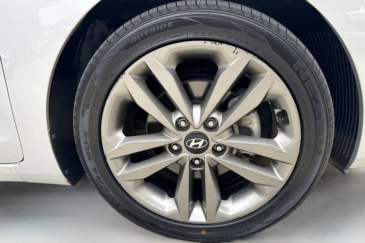 2016 Hyundai i30 Gallery Image 26