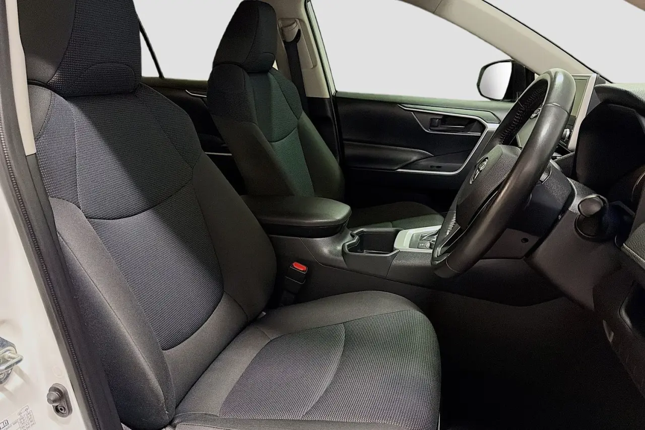 2023 Toyota RAV4 Gallery Image 13