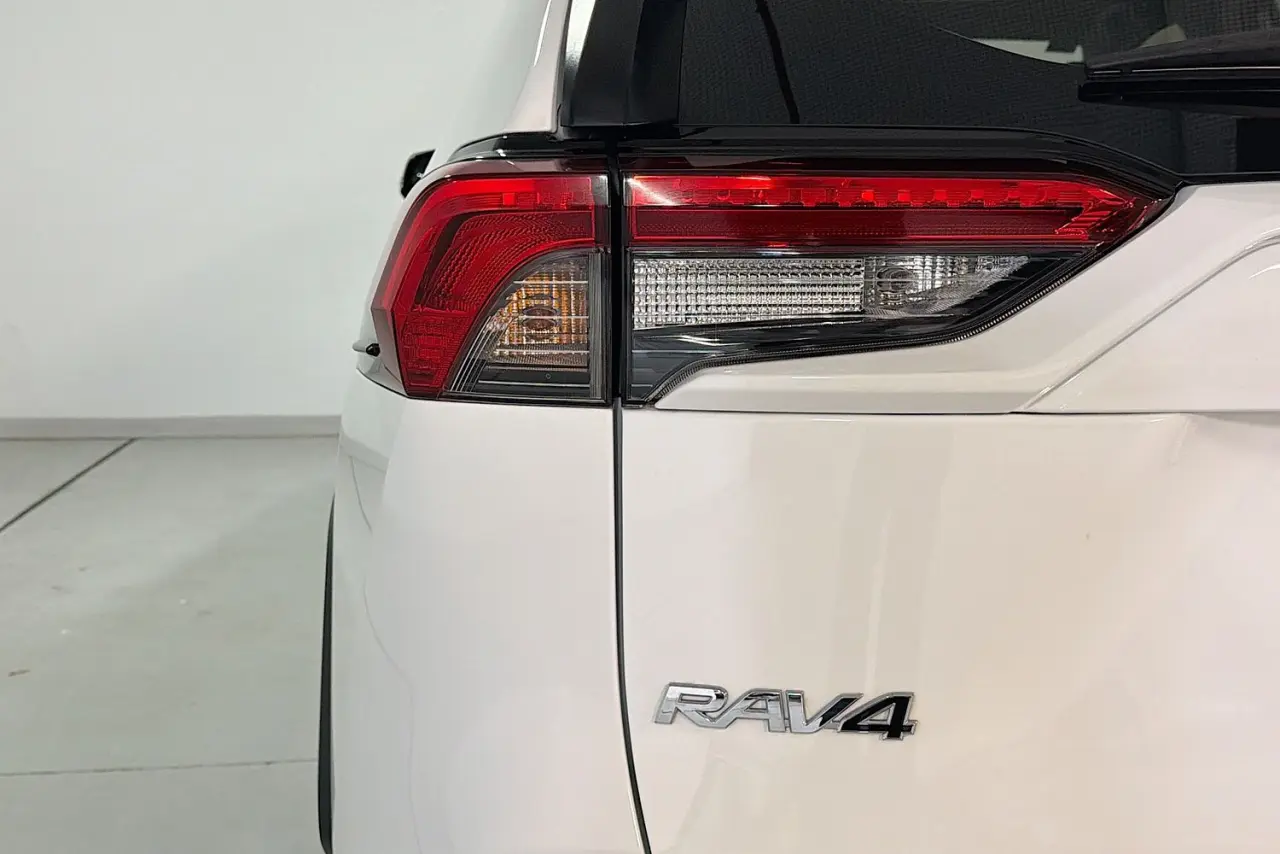 2023 Toyota RAV4 Gallery Image 8