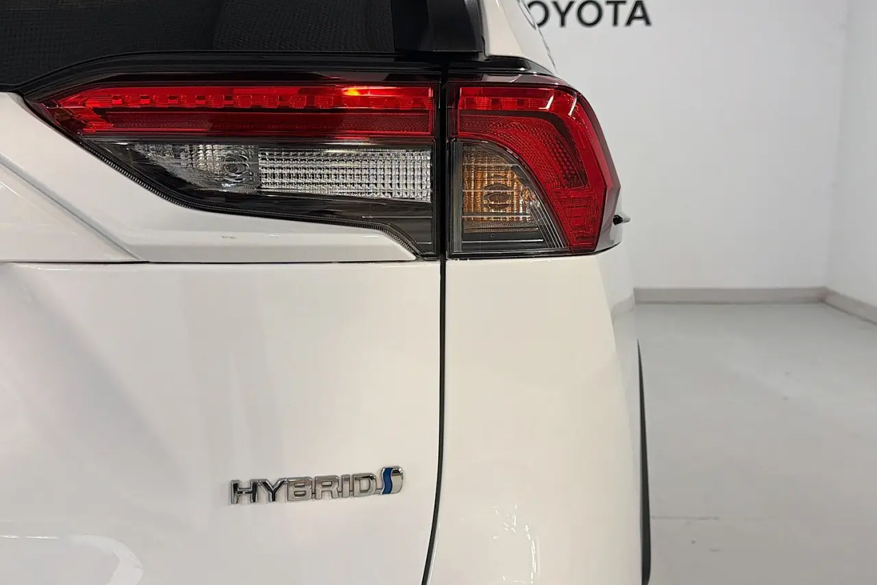 2023 Toyota RAV4 Gallery Image 9