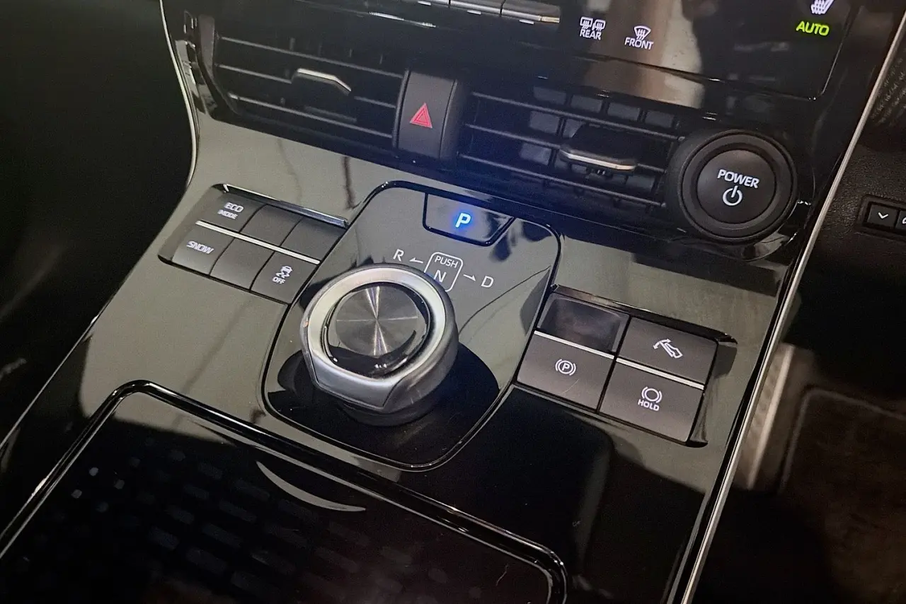 2024 Toyota bZ4X Gallery Image 17