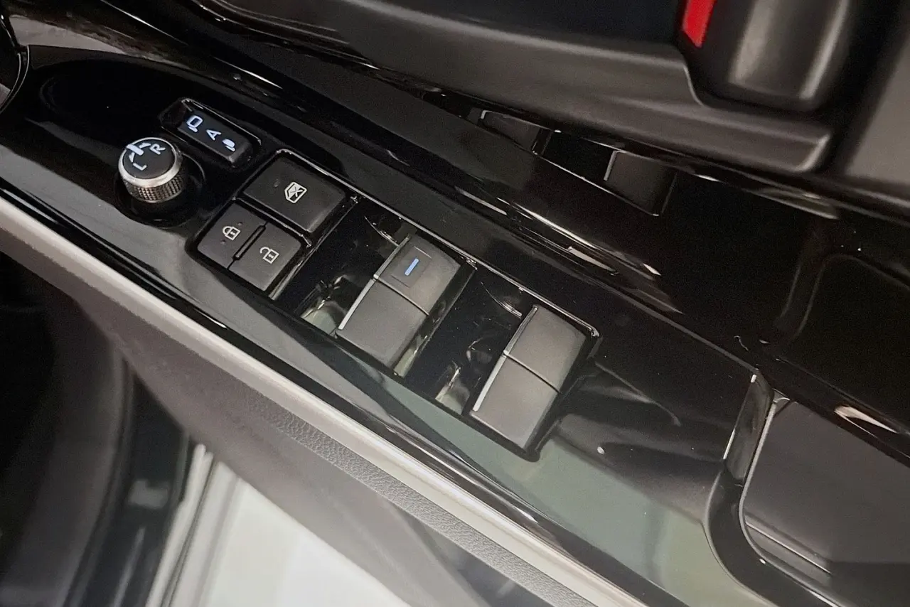 2024 Toyota bZ4X Gallery Image 23