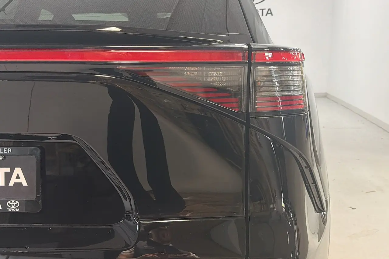 2024 Toyota bZ4X Gallery Image 9