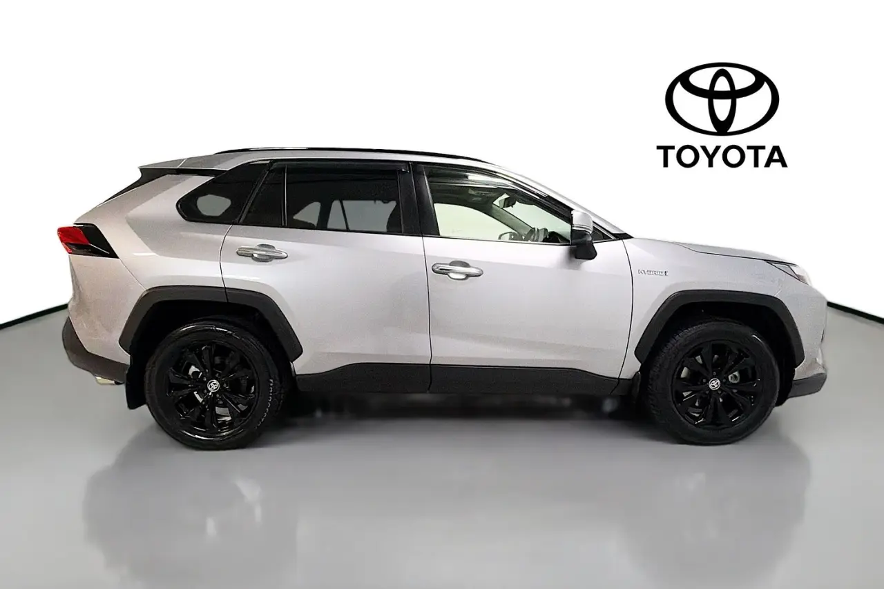 2024 Toyota RAV4 Gallery Image 11