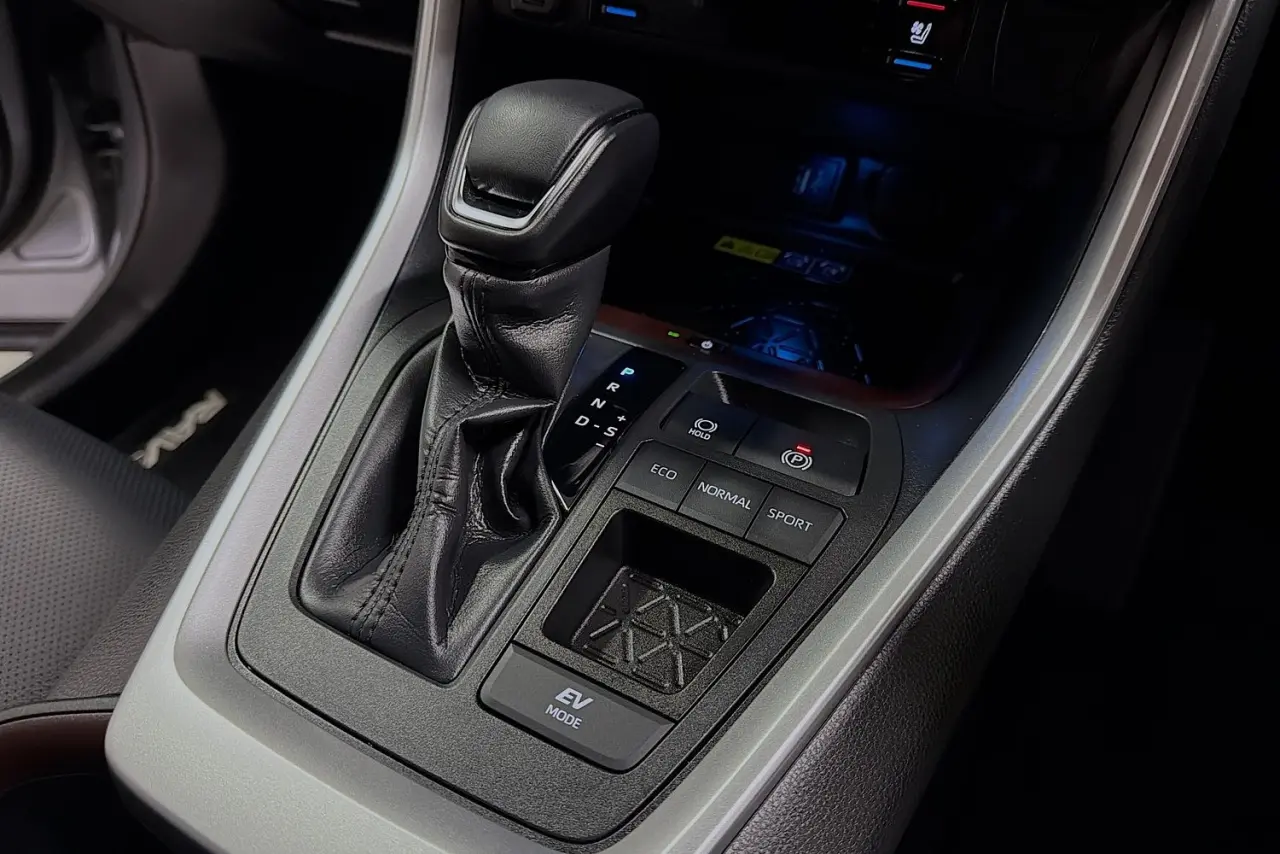 2024 Toyota RAV4 Gallery Image 18