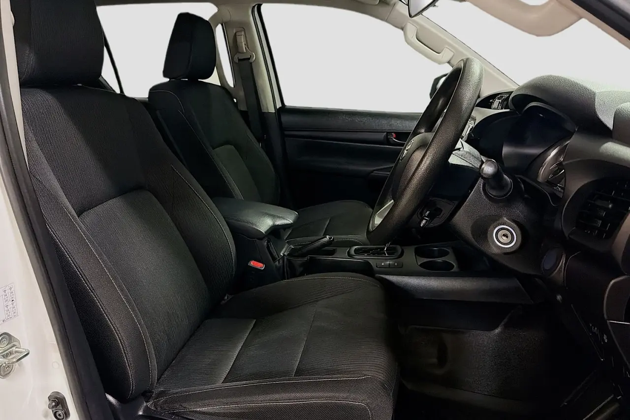 2022 Toyota Hilux Gallery Image 13