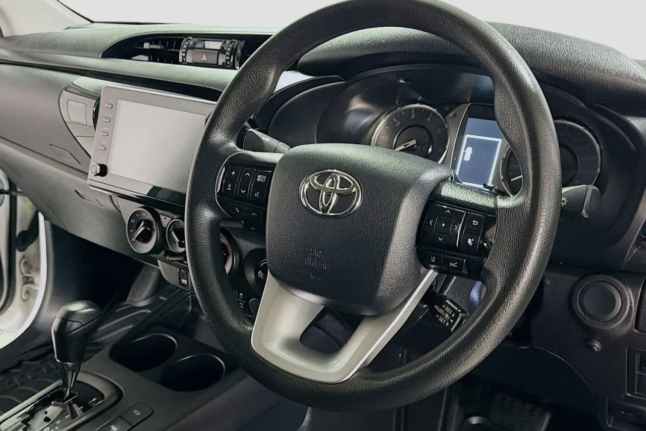 2022 Toyota Hilux Gallery Image 14