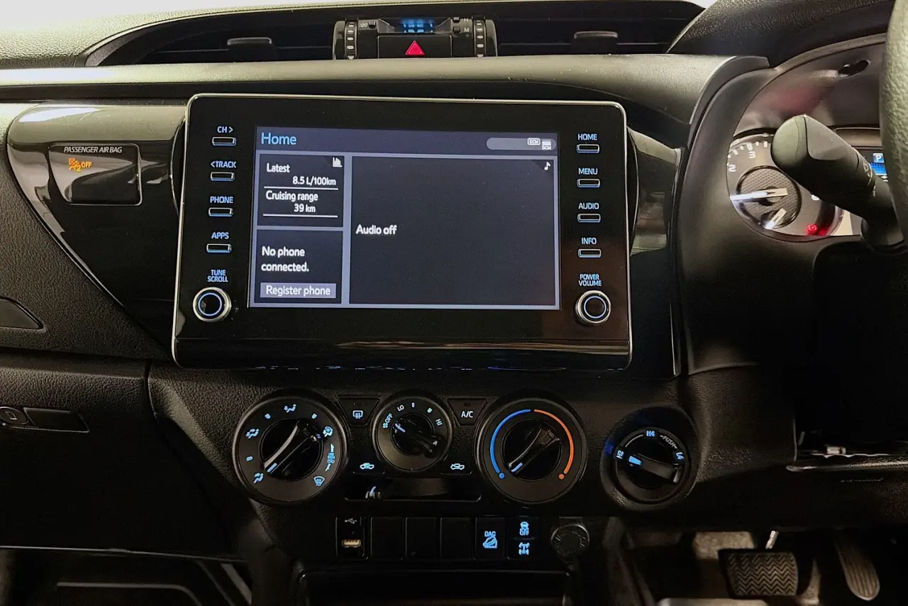 2022 Toyota Hilux Gallery Image 15