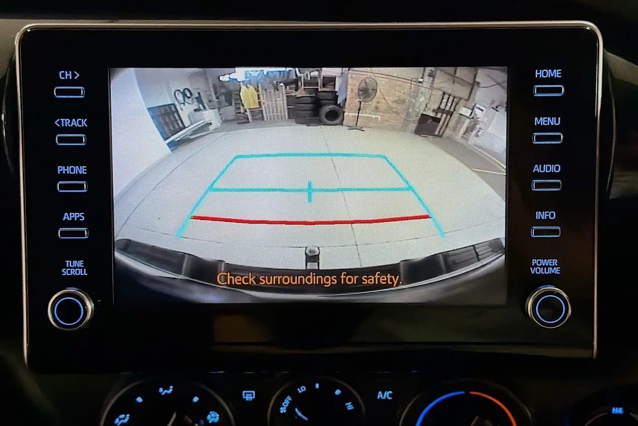 2022 Toyota Hilux Gallery Image 16