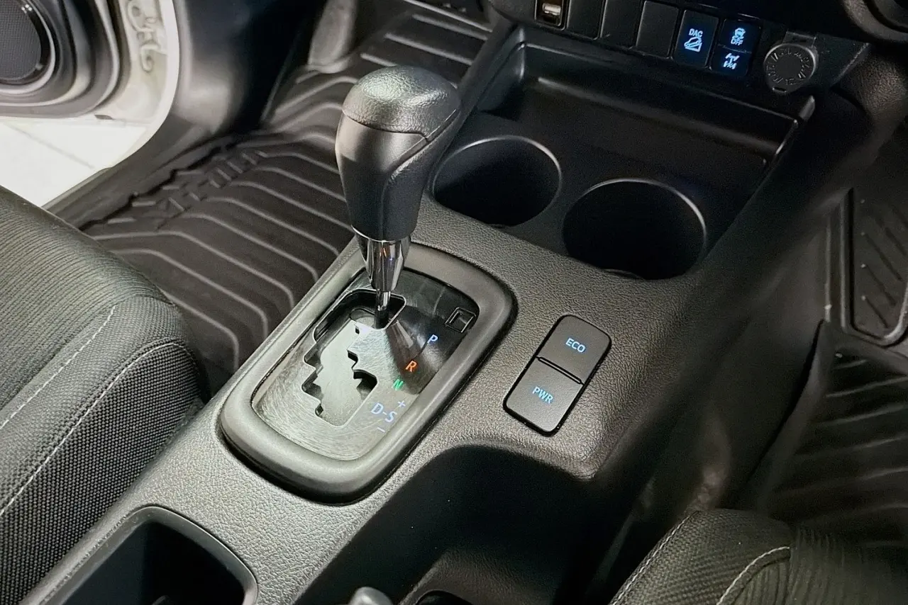 2022 Toyota Hilux Gallery Image 17