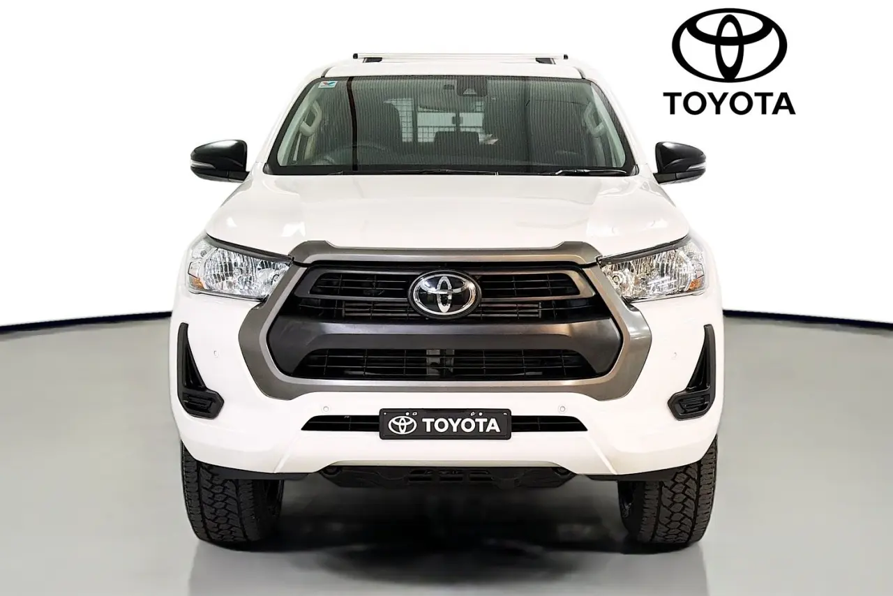 2022 Toyota Hilux Gallery Image 2
