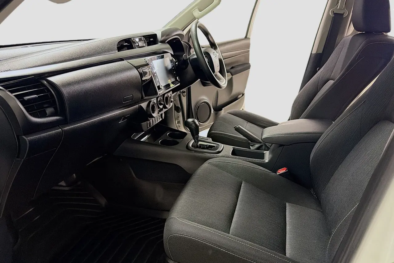 2022 Toyota Hilux Gallery Image 24