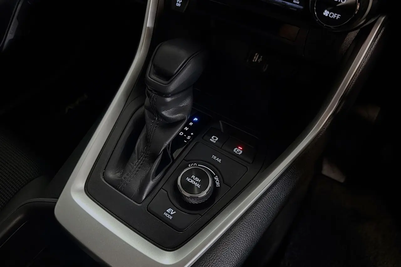 2025 Toyota RAV4 Gallery Image 16