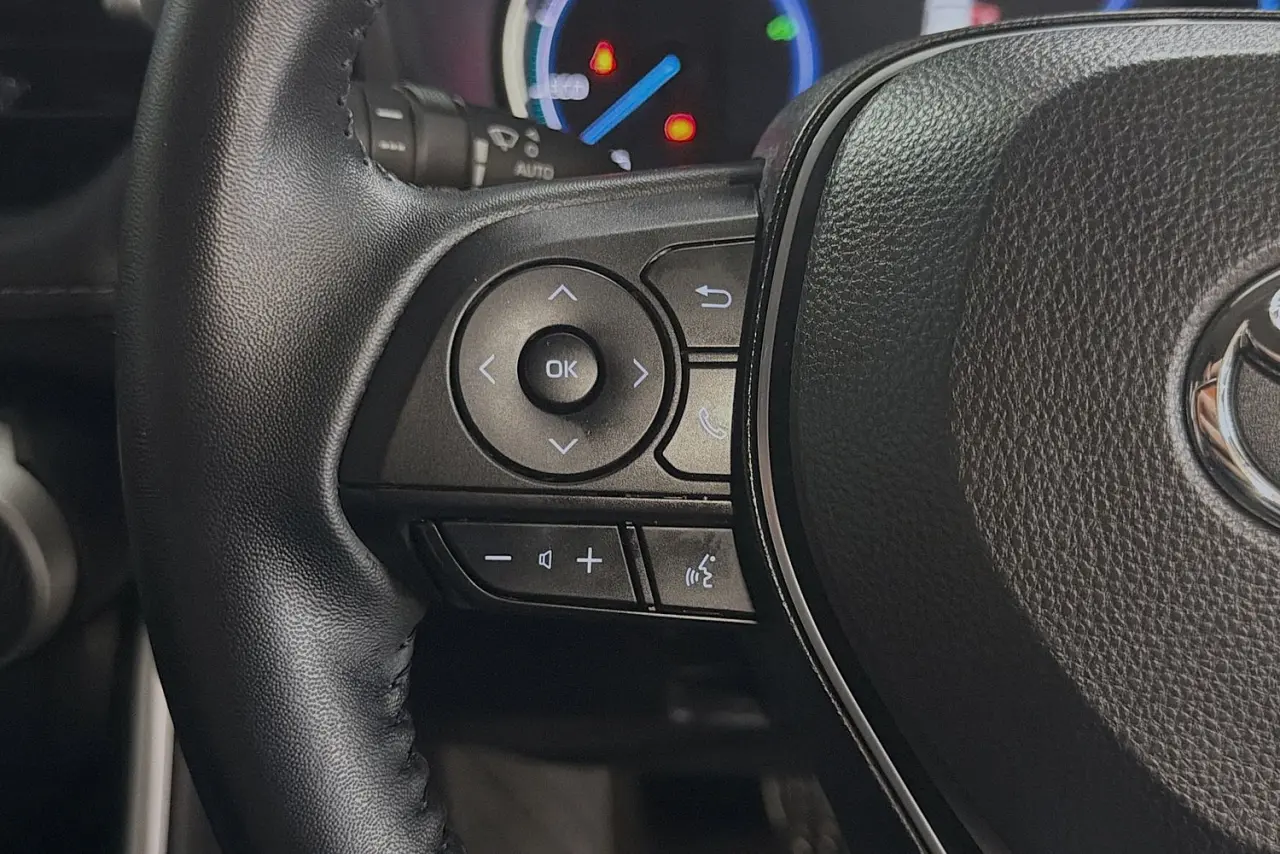 2025 Toyota RAV4 Gallery Image 17