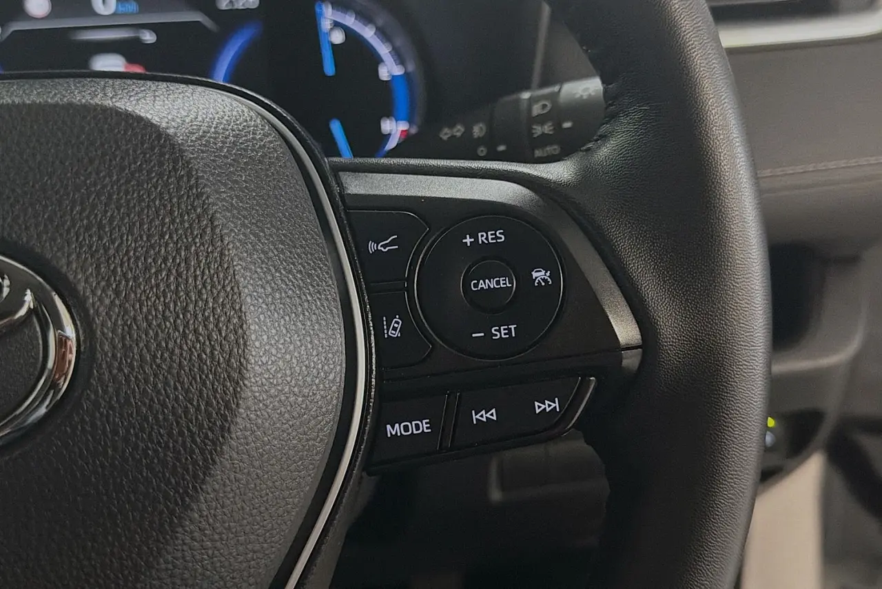 2025 Toyota RAV4 Gallery Image 18
