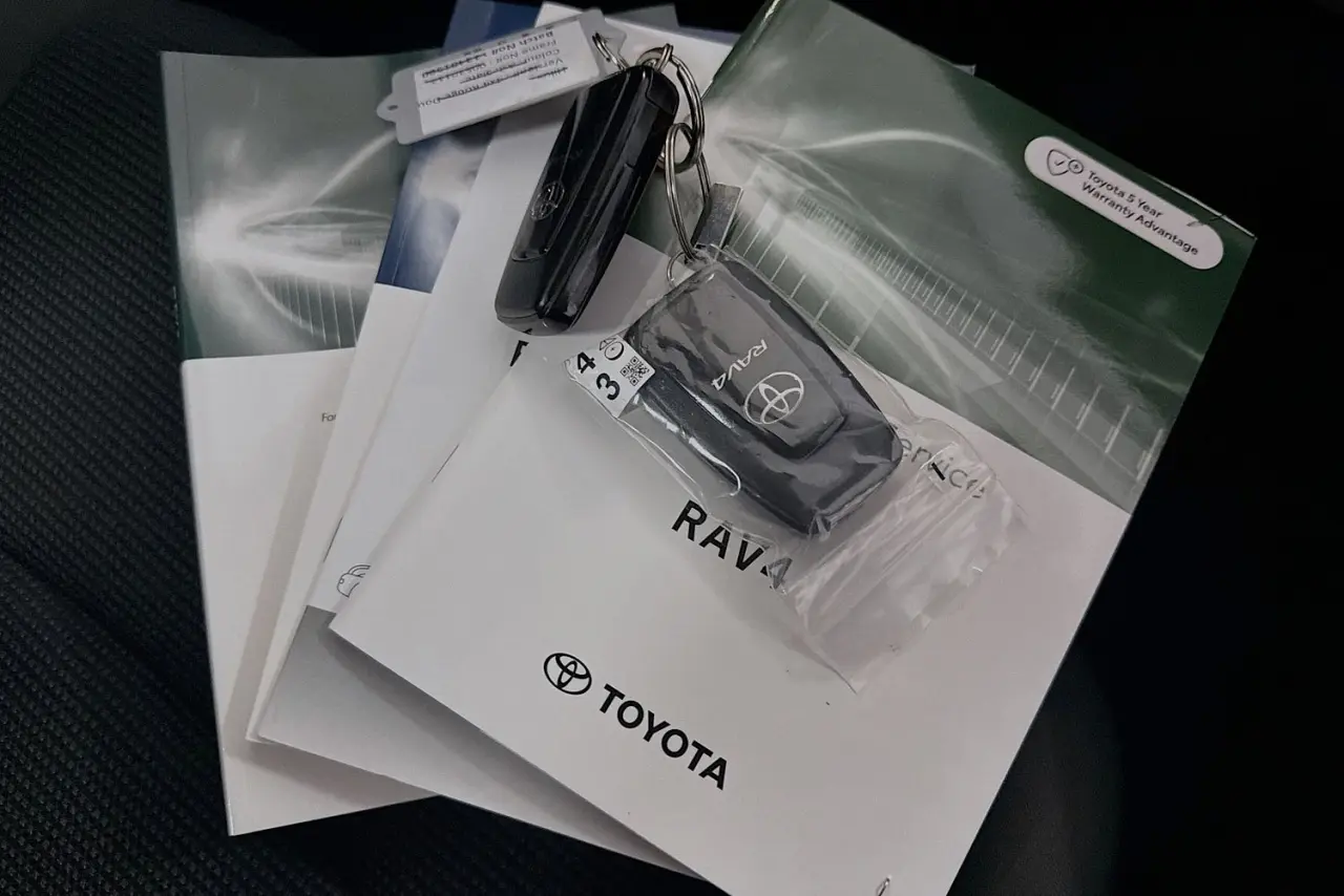 2025 Toyota RAV4 Gallery Image 28