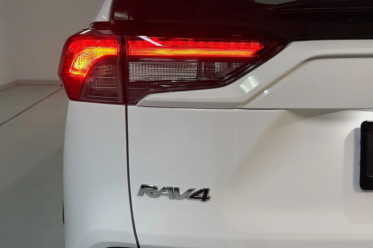 2025 Toyota RAV4 Gallery Image 8