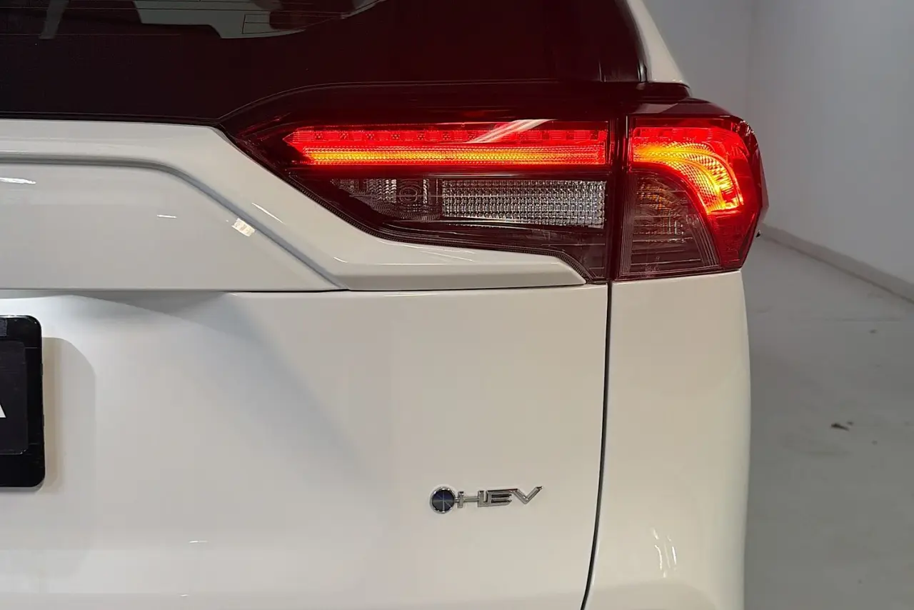 2025 Toyota RAV4 Gallery Image 9