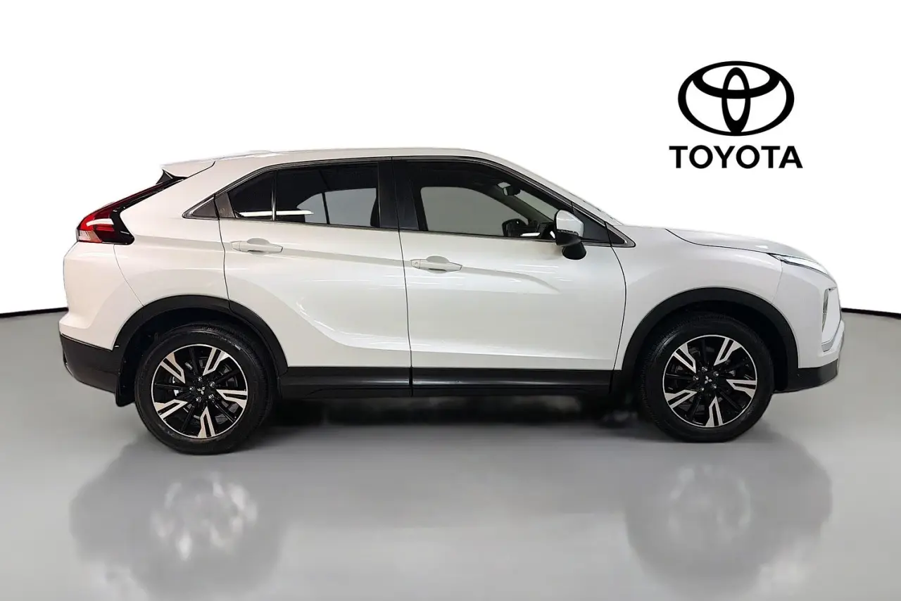 2022 Mitsubishi Eclipse Cross Gallery Image 11