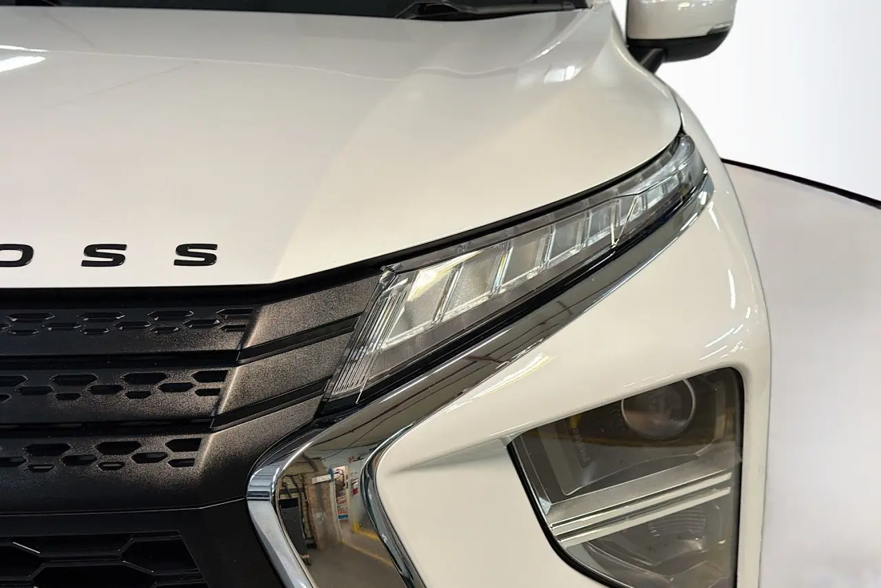 2022 Mitsubishi Eclipse Cross Gallery Image 3