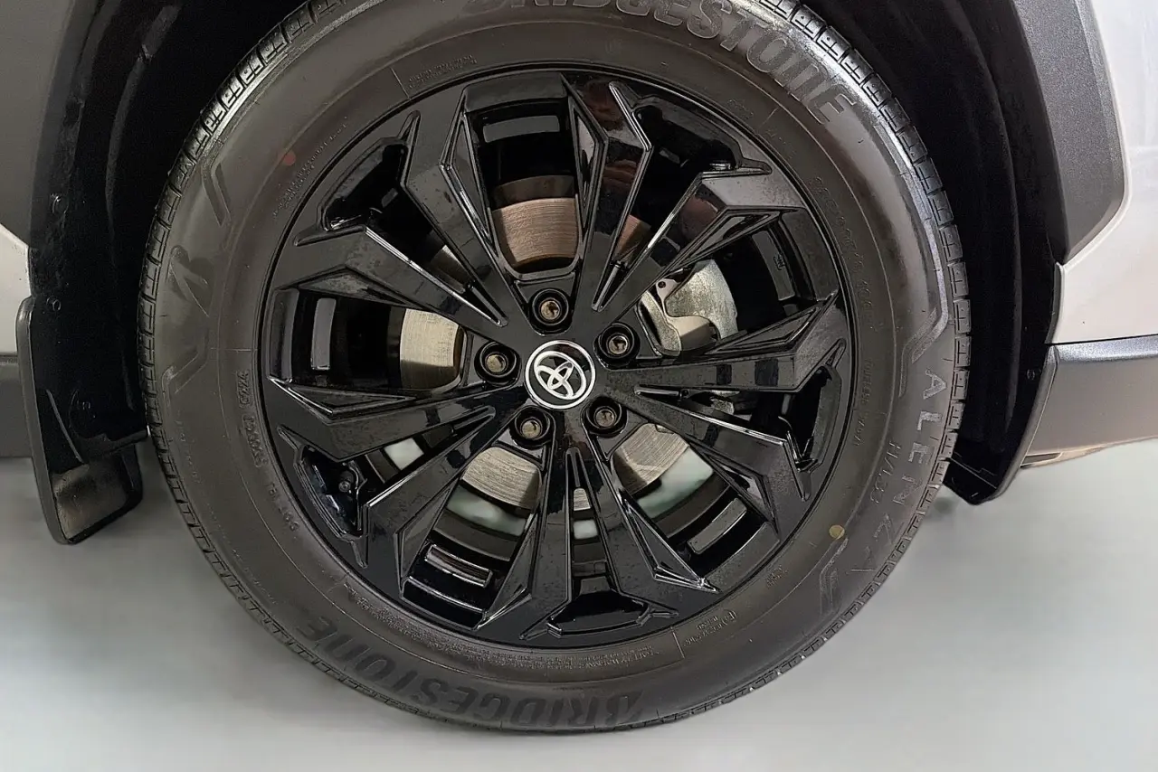 2024 Toyota RAV4 Gallery Image 28