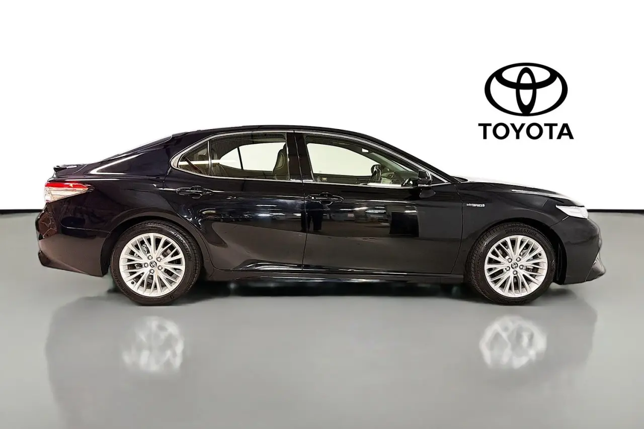 2020 Toyota Camry Gallery Image 11