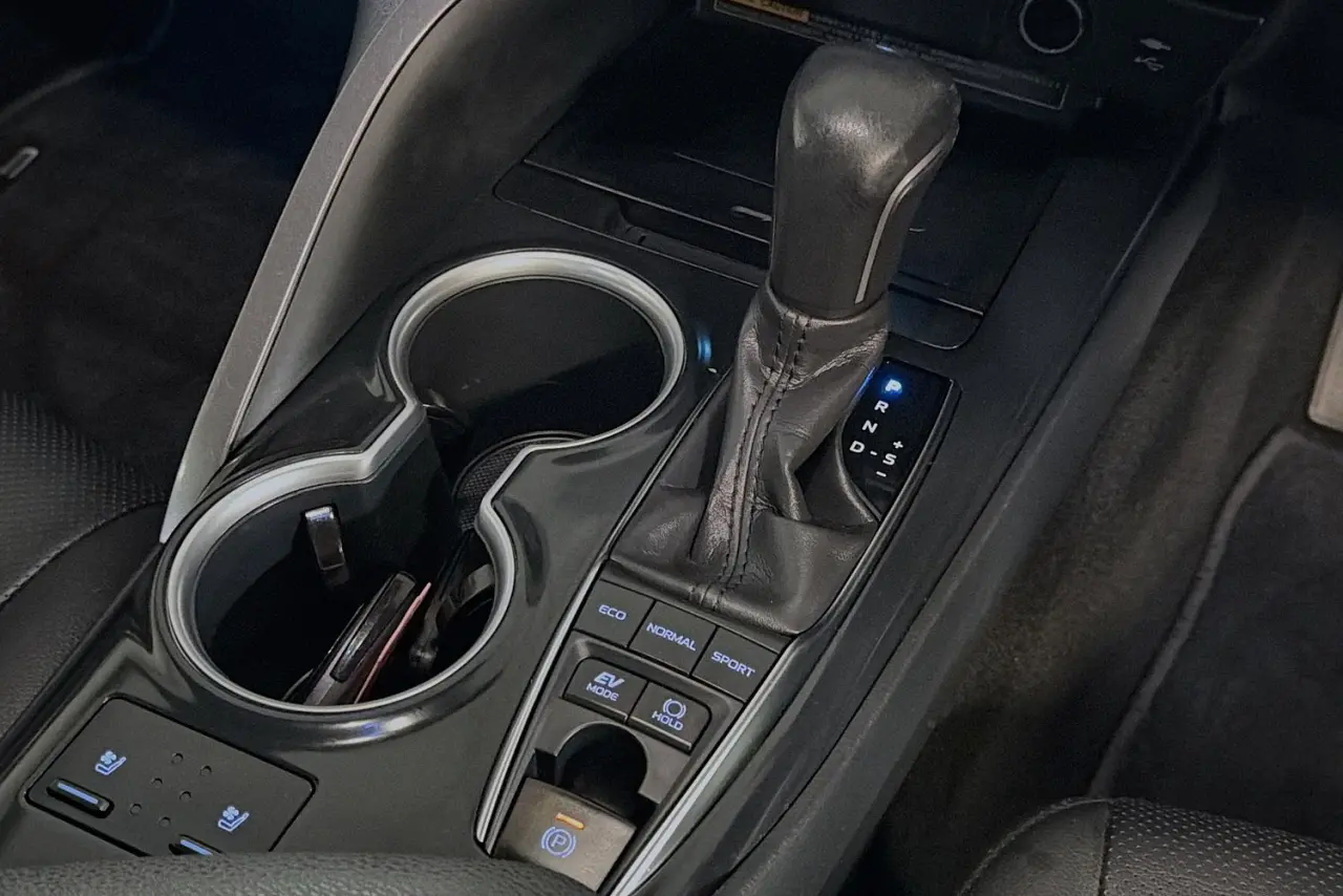 2020 Toyota Camry Gallery Image 18