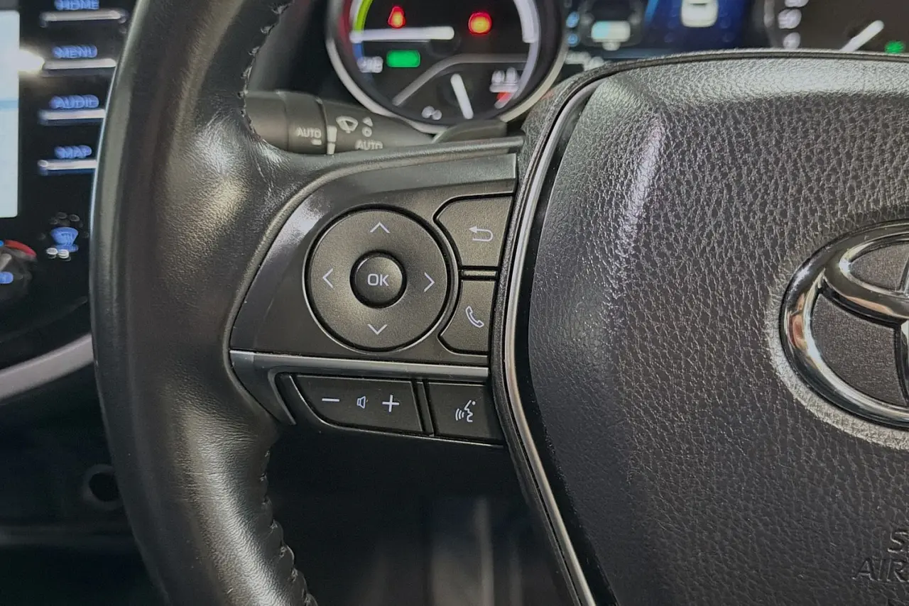 2020 Toyota Camry Gallery Image 19
