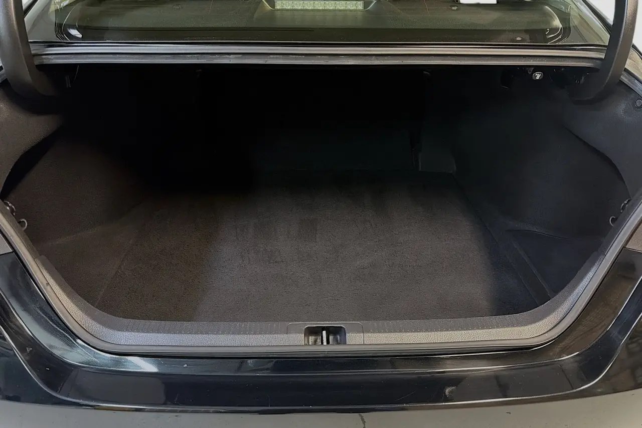 2020 Toyota Camry Gallery Image 27