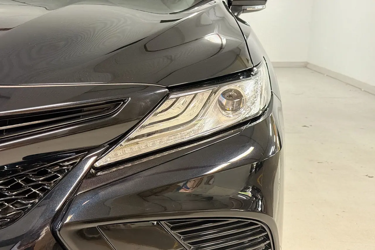 2020 Toyota Camry Gallery Image 3