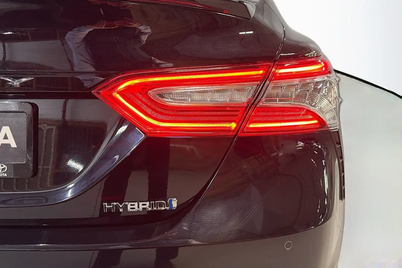 2020 Toyota Camry Gallery Image 9