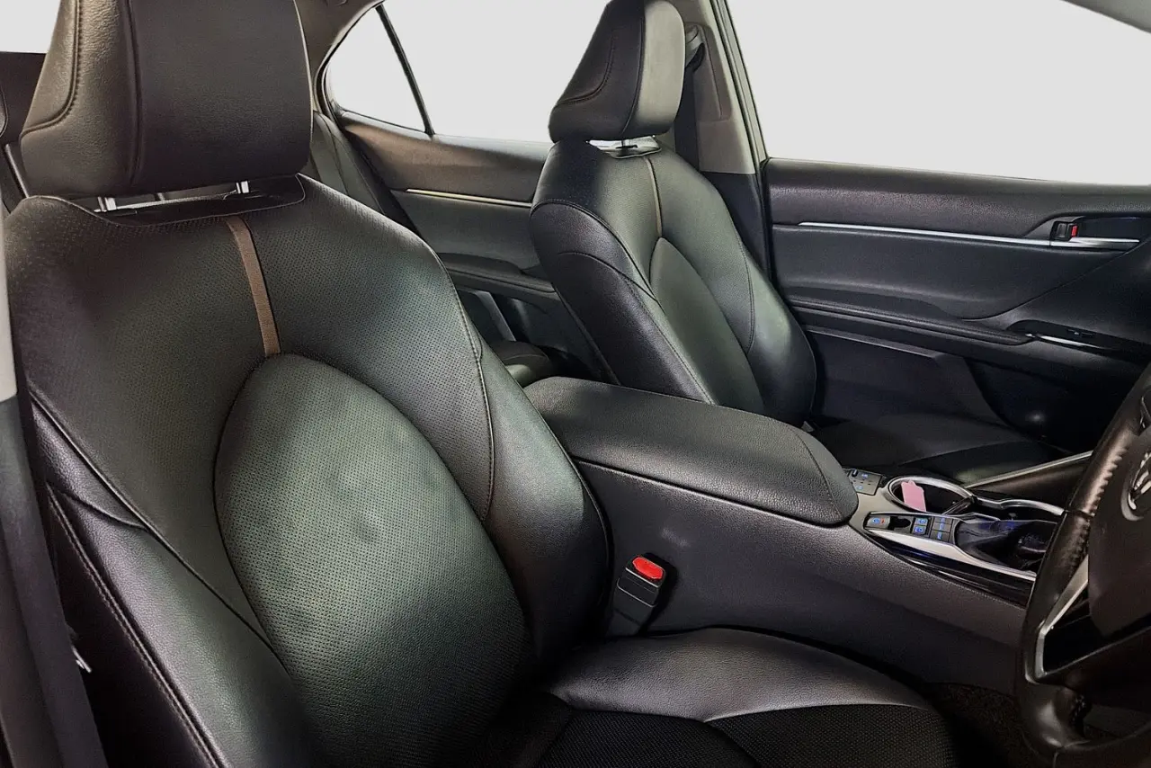 2020 Toyota Camry Gallery Image 13
