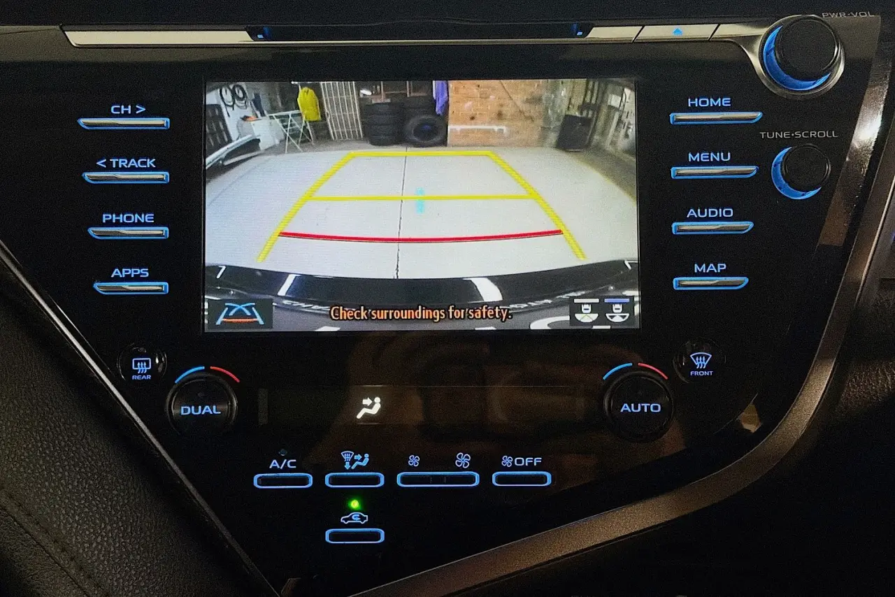 2020 Toyota Camry Gallery Image 16