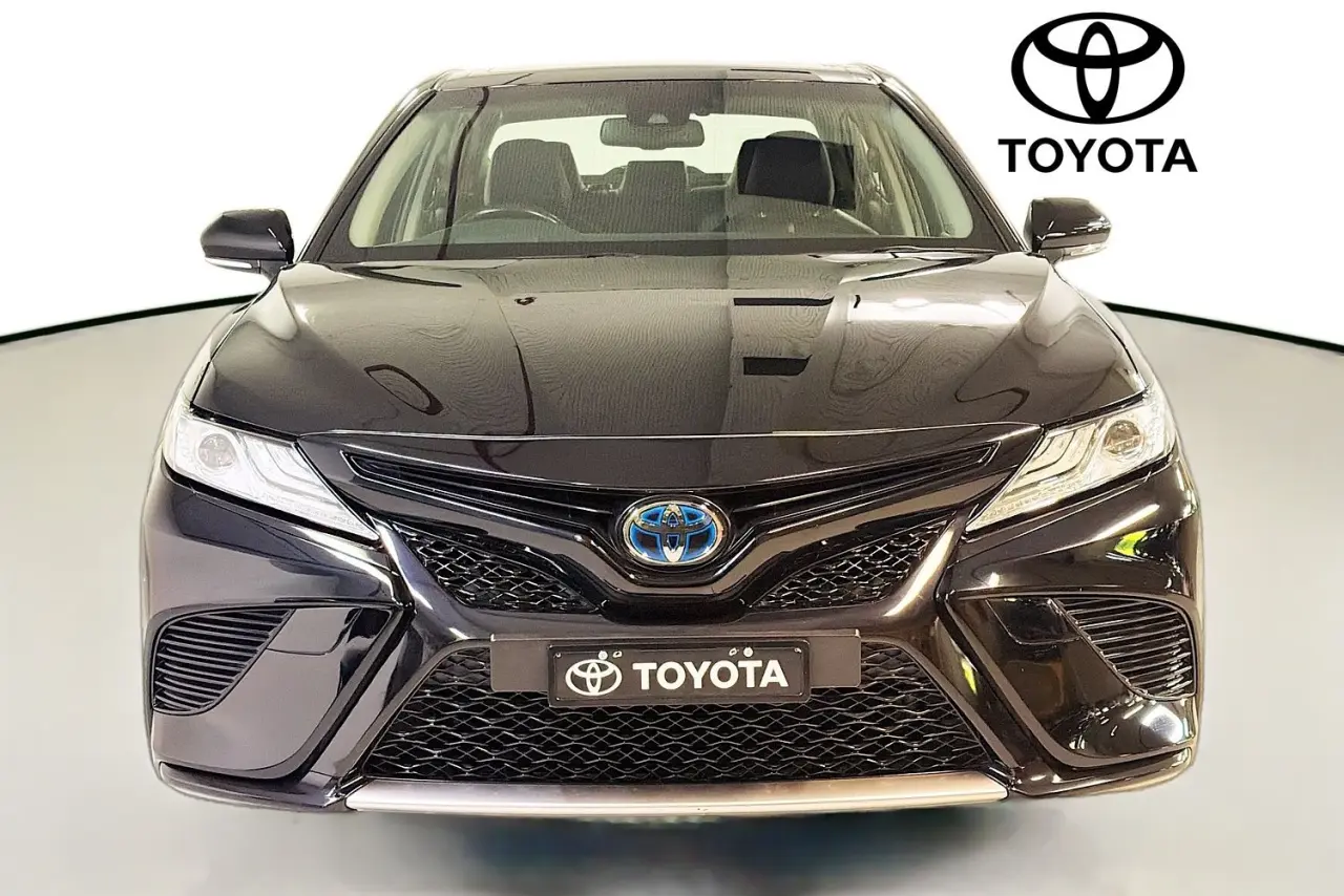 2020 Toyota Camry Gallery Image 2