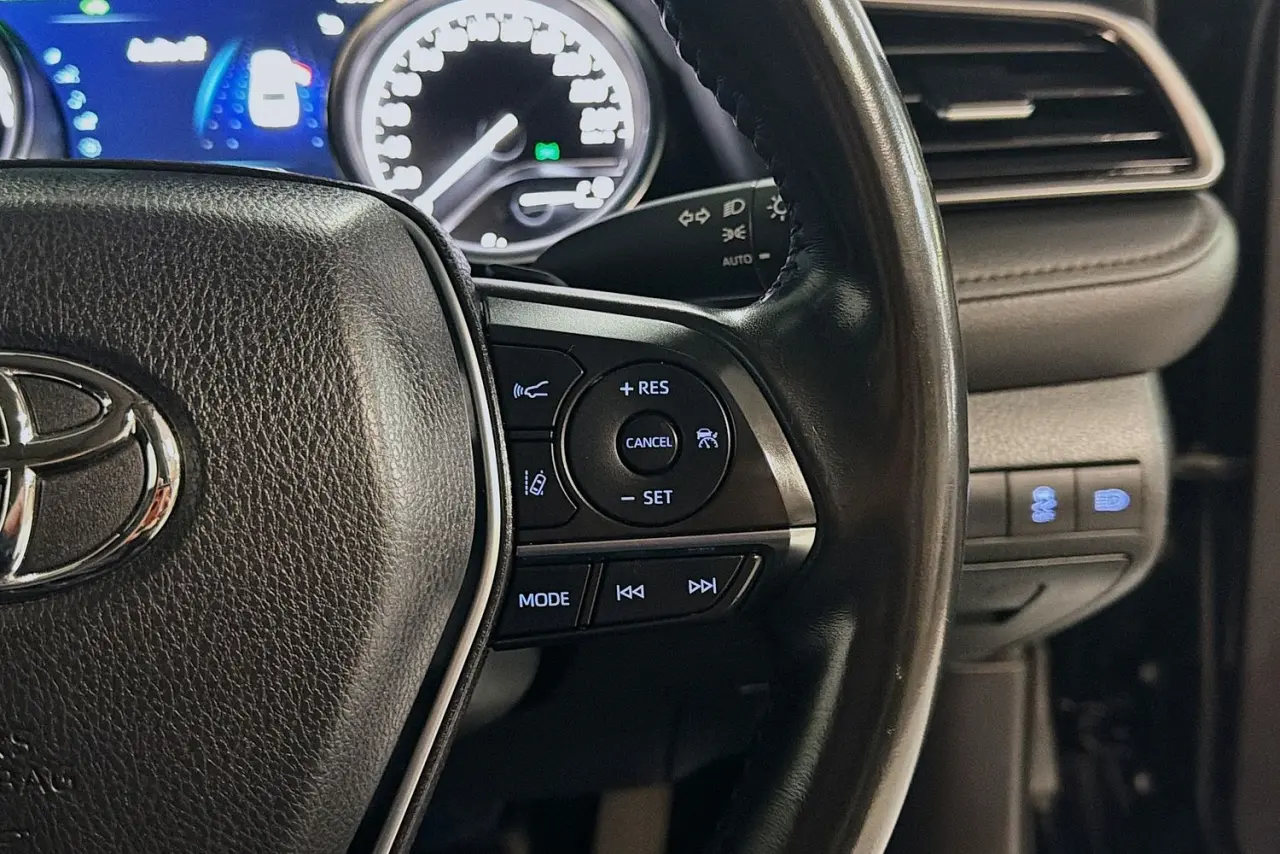 2020 Toyota Camry Gallery Image 20