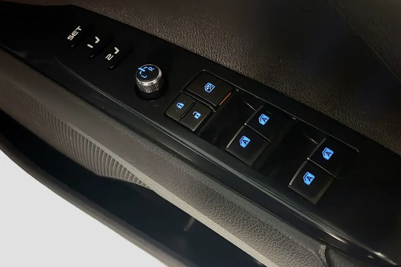 2020 Toyota Camry Gallery Image 24