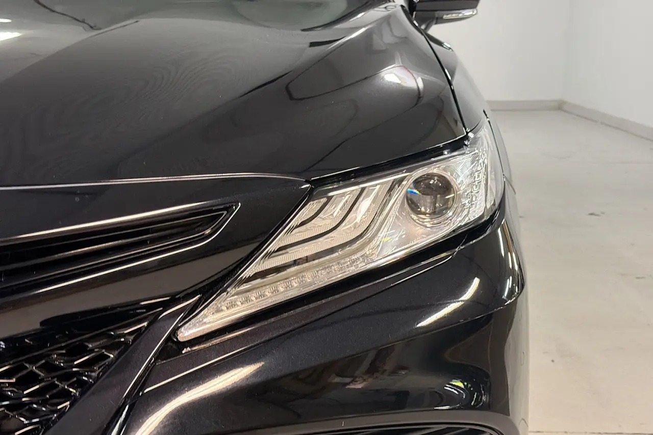 2020 Toyota Camry Gallery Image 3
