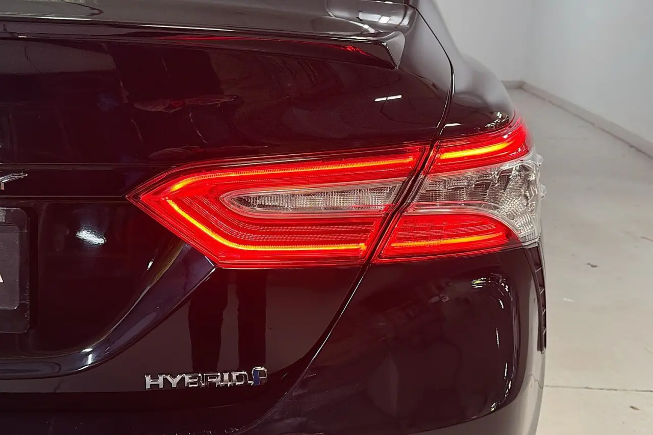 2020 Toyota Camry Gallery Image 9